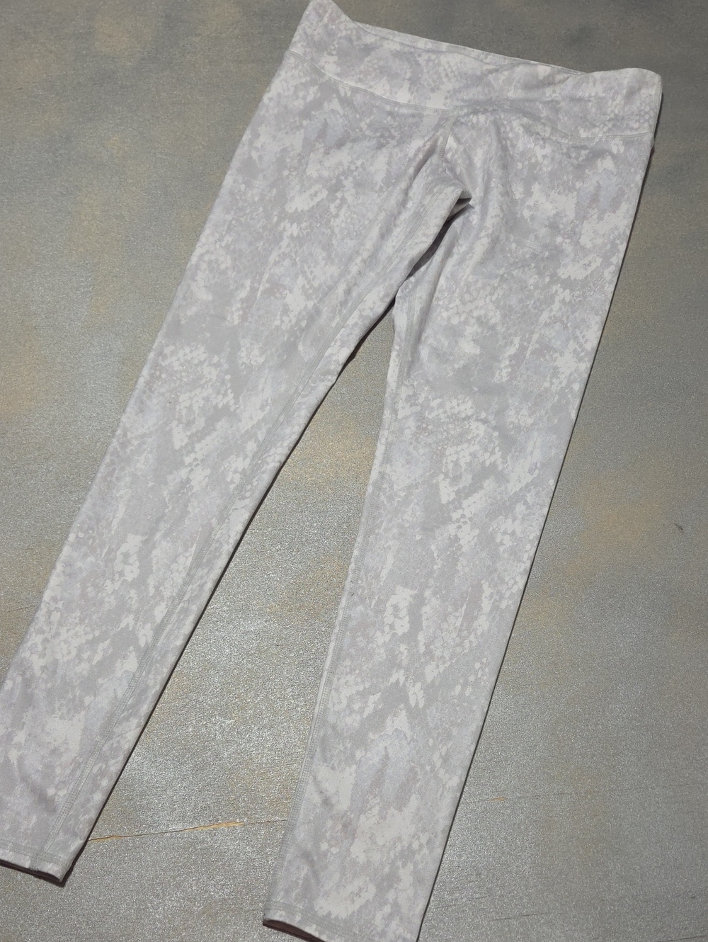 ALO Yoga Women's Pale Gray Snakeskin-Print Leggings